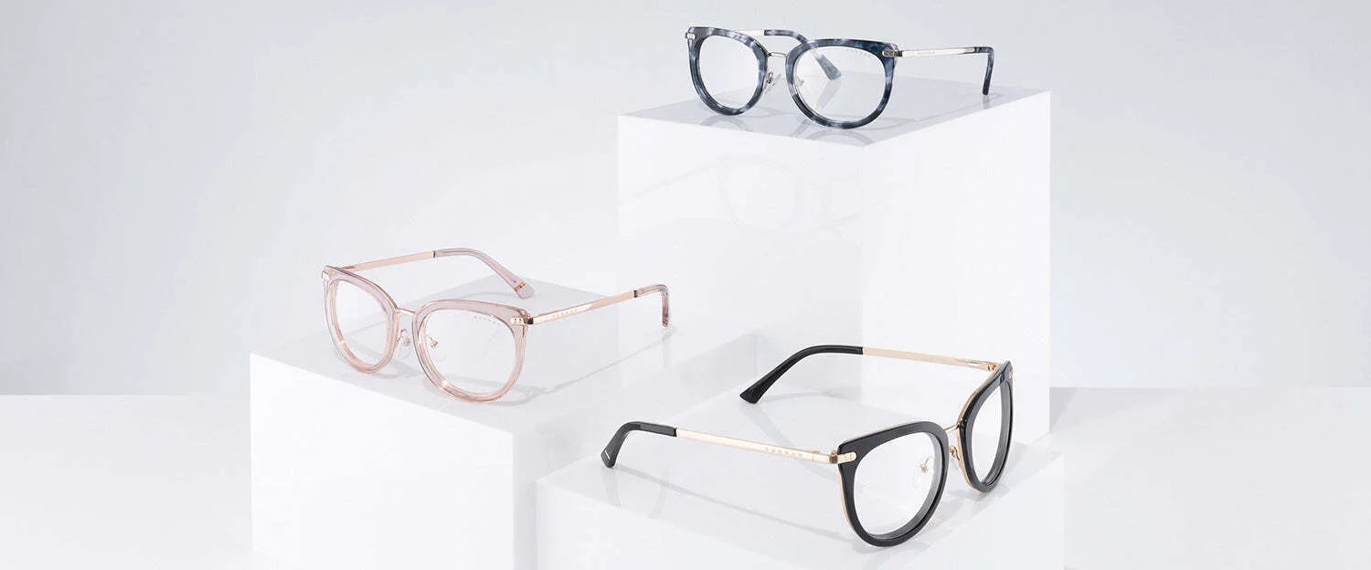 Four Gunnar Lahti Computer Glasses in size 51 are showcased on white stands, featuring sleek black and transparent frames. Each pair incorporates GUNNAR lens technology for enhanced blue light blocking, combining style with eye protection.